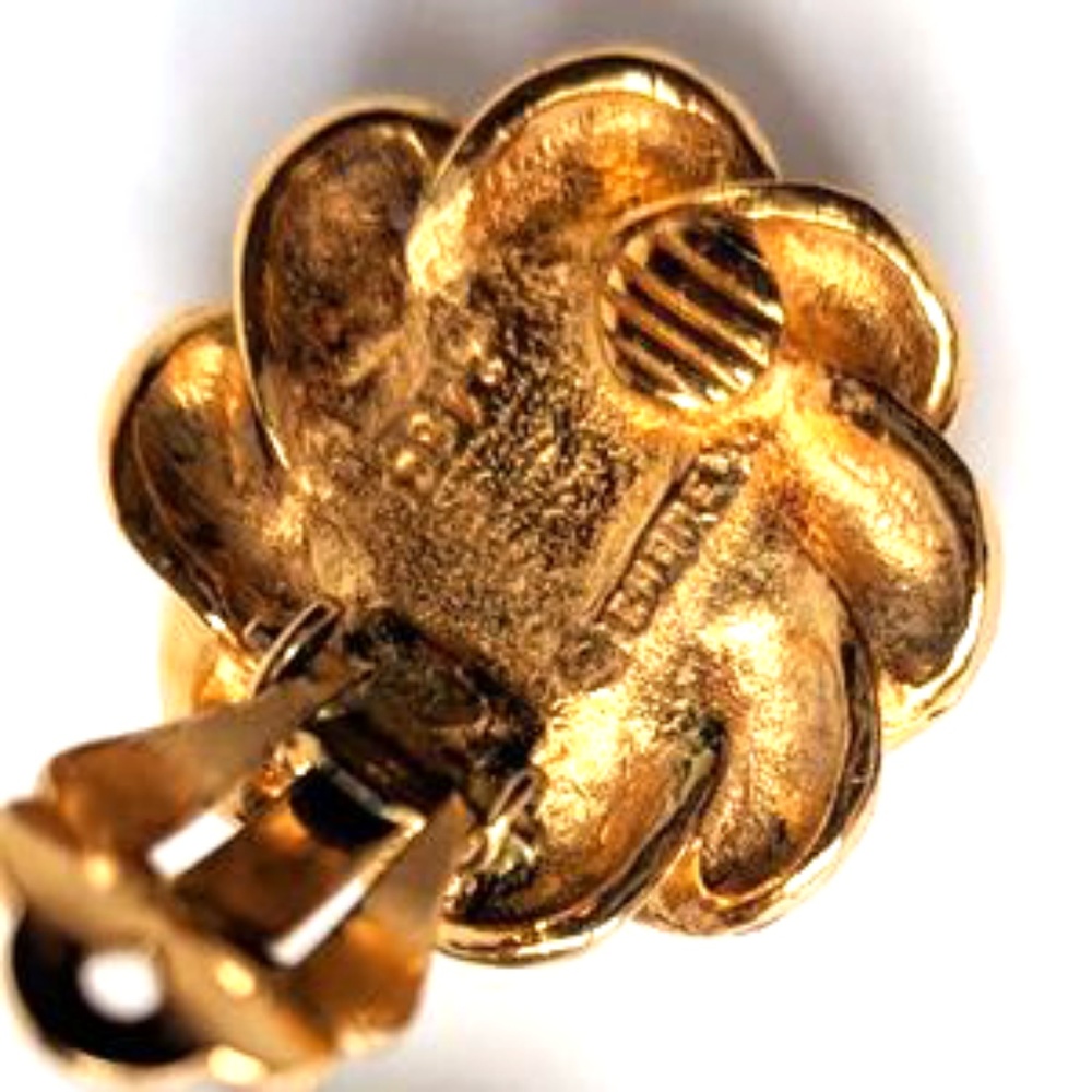 Vintage Chanel clip on earrings - Picture 5 of 6